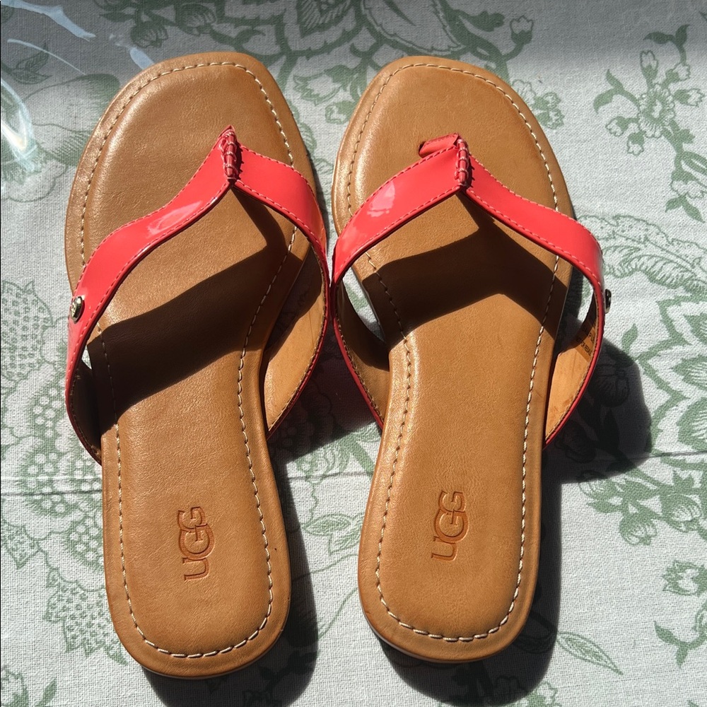 UGG Tuolumne Coral Patent Leather Cushioned Summer Flip Flop Sandals Size 7